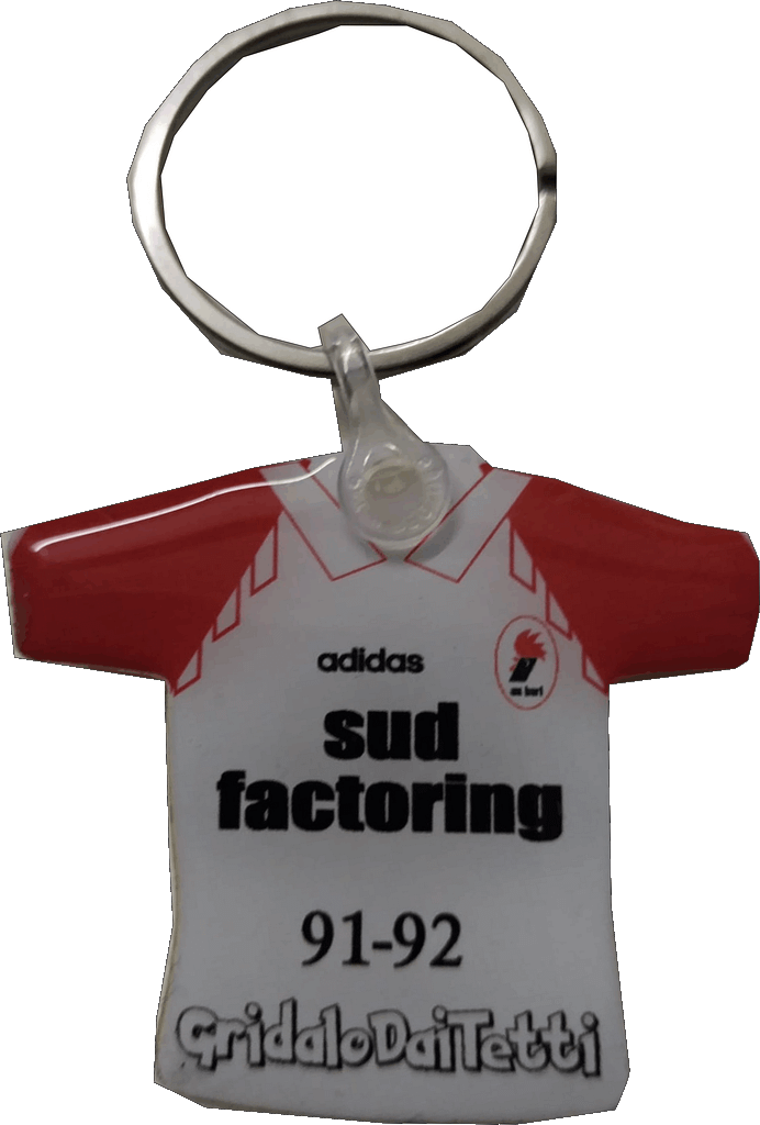 Un'immagine del portachiavi a maglia che richiama le vecchie stagioni del Bari Un'immagine del portachiavi a maglia che richiama le vecchie stagioni del Bari