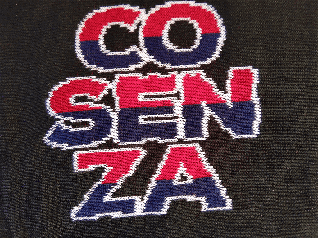 particolare sciarpa personalizzata HD jacquard curva nord Cosenza particolare SCIARPE alta definizione jacquard personalizzate curva nord Cosenza