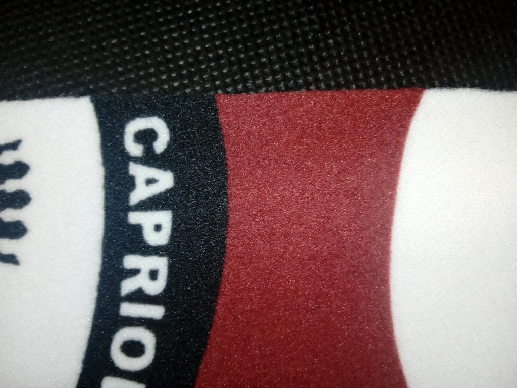 taglio a caldo su sciarpa invernale taglio a caldo su sciarpa invernale