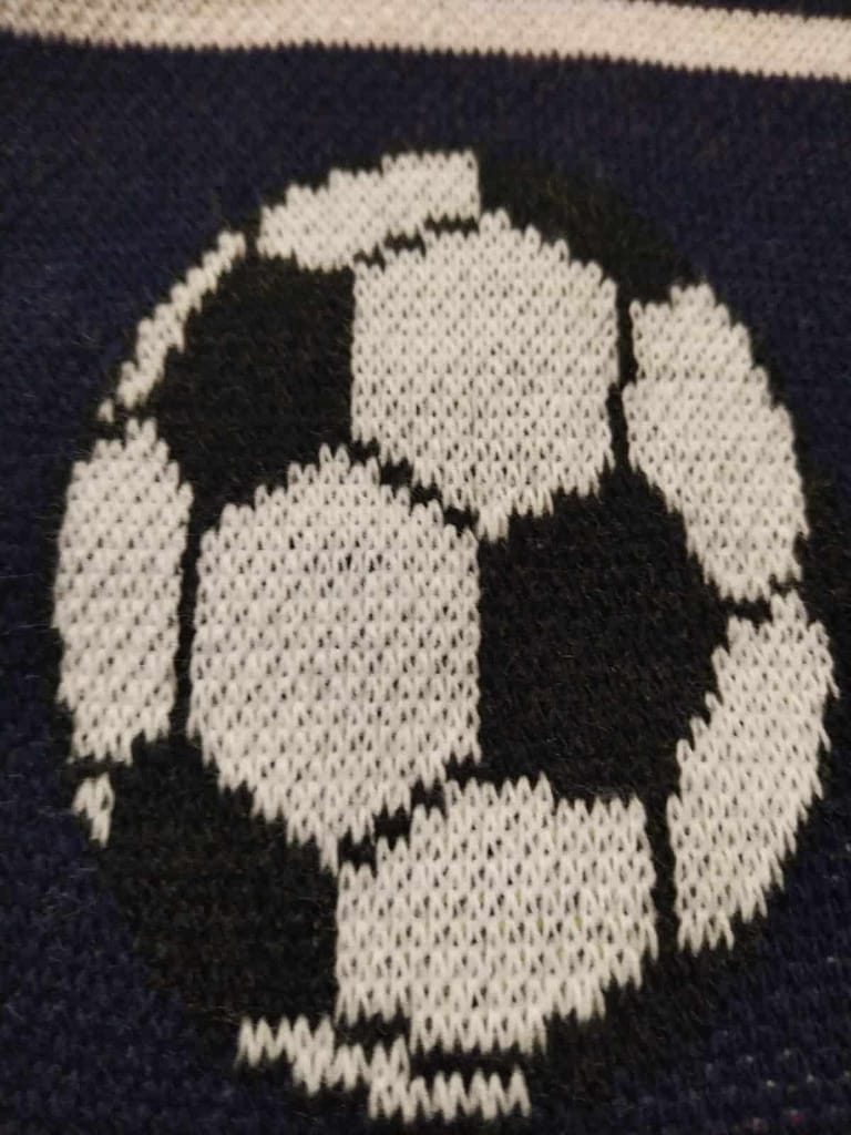 dettagli logo pallone da calcio su sciarpa personalizzata dettagli logo pallone da calcio su sciarpa