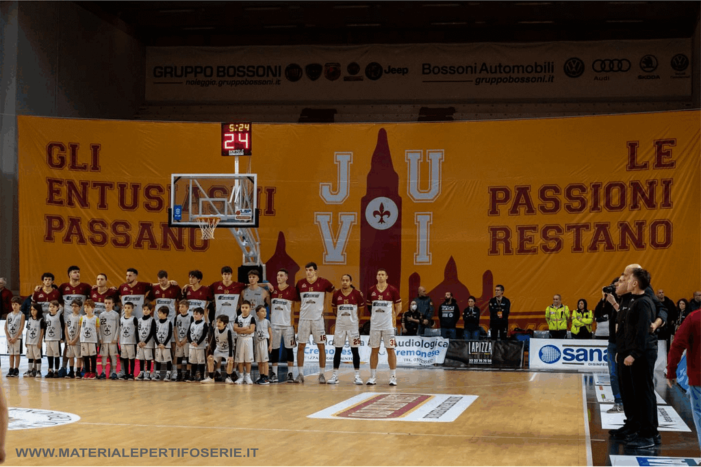 bandierone copricurva personalizzato Juvi Basket Cremona con stampa digitale bandierone copricurva personalizzato Juvi Basket Cremona