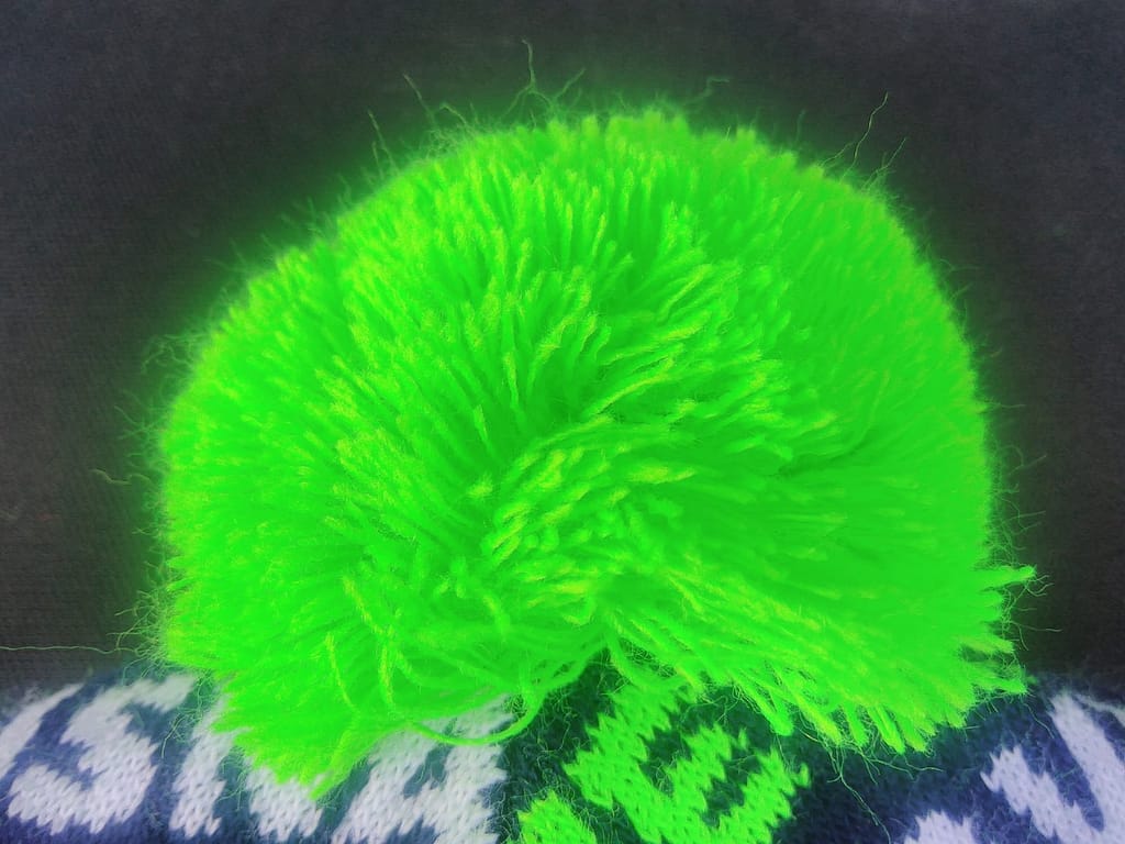 particolare berretti colori fluo Nave particolare berretti colori fluo Nave