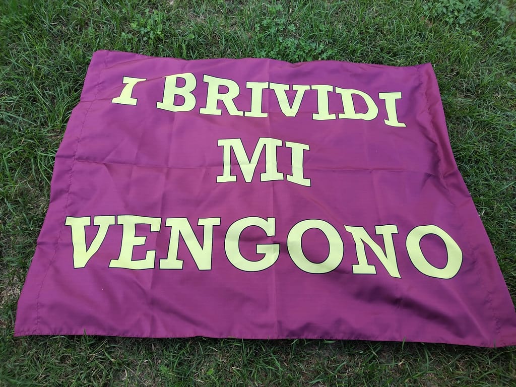 bandiera i brividi all'aperto bandiera i brividi all'aperto