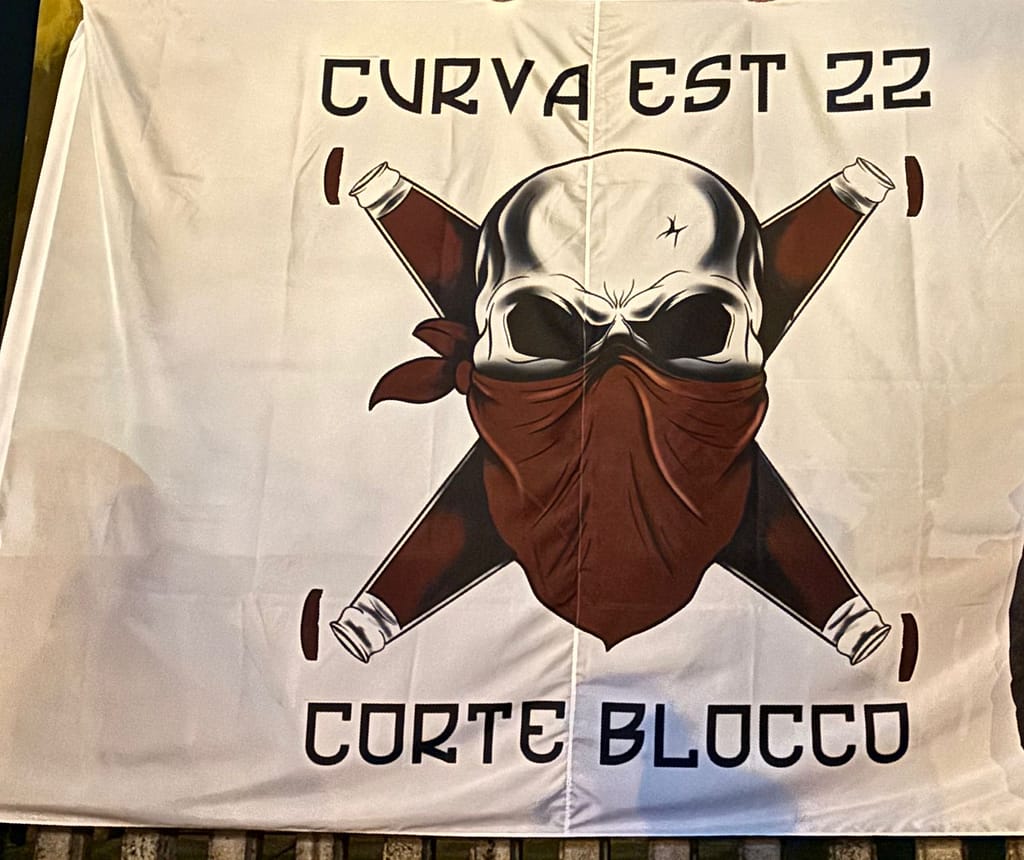 bandieroni personalizzati ignifughi blocco curva est bandieroni personalizzati ignifughi curva est