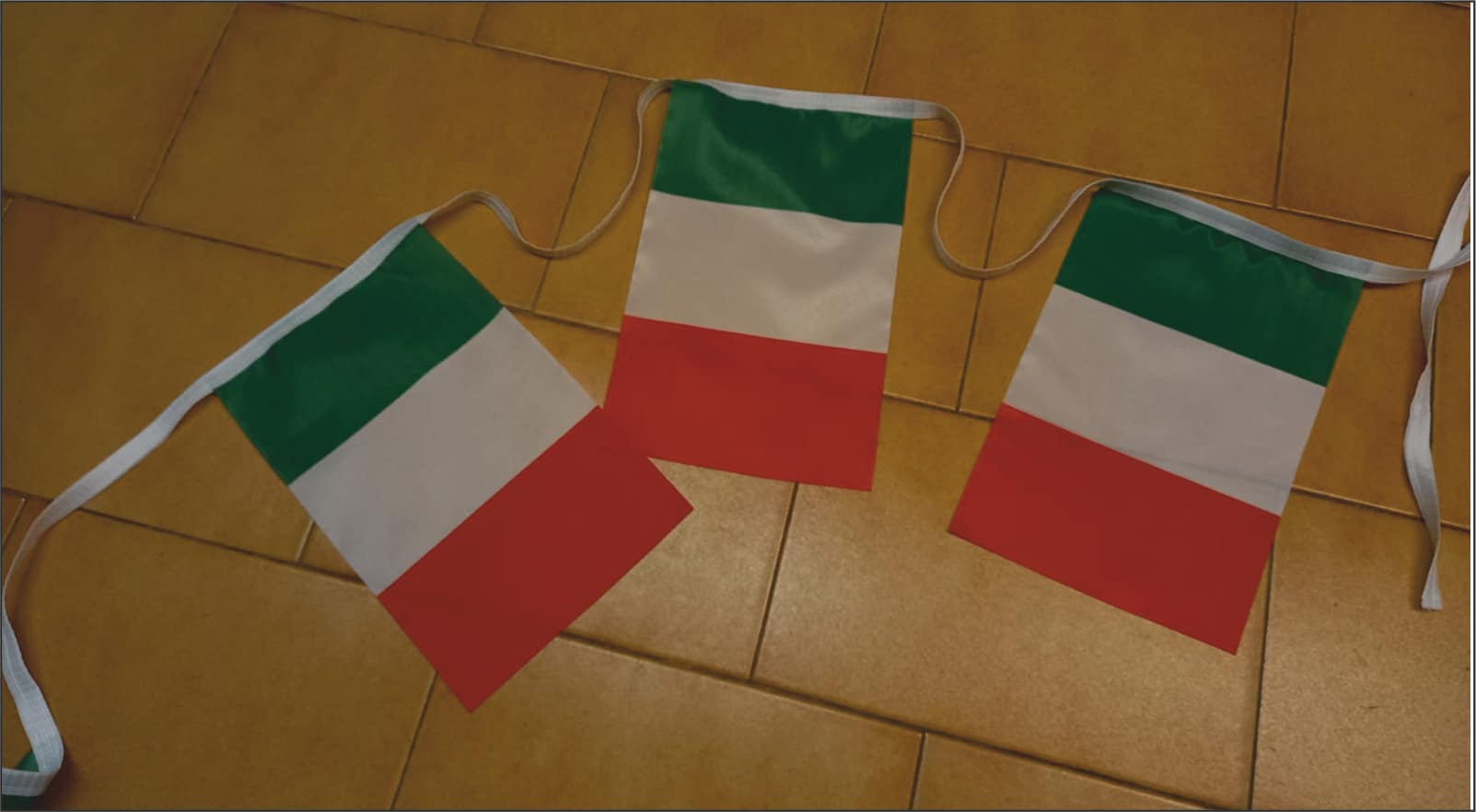 festone di bandierine tricolore italia rettangolare