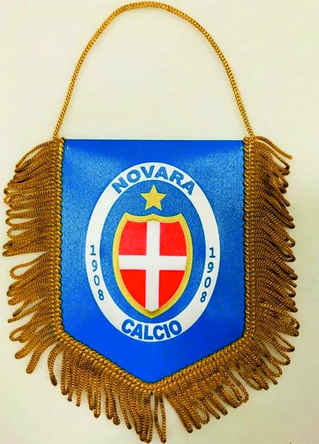 Gagliardetto per Squadre Calcio Novara con frangia Gagliardetto per Squadre Calcio Novara