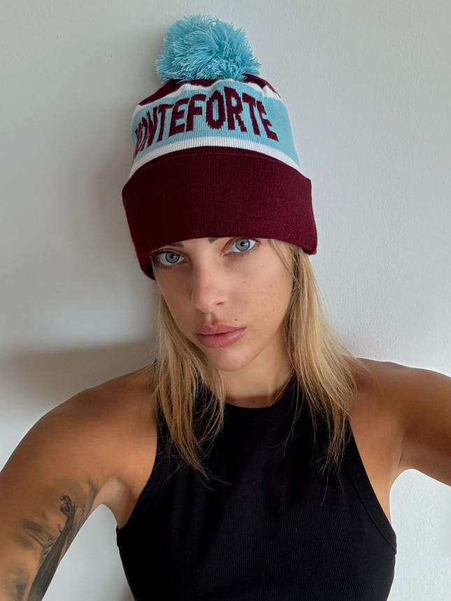 Cappello con Pon Pon Monteforte personalizzato Cappello con Pon Pon Monteforte